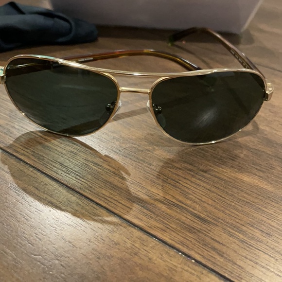 DKNY aviator sunglasses - Picture 5 of 7